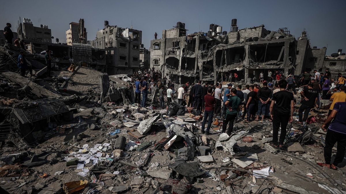Čas se vám krátí, hlásají letáky, které shazují Izraelci v Gaze